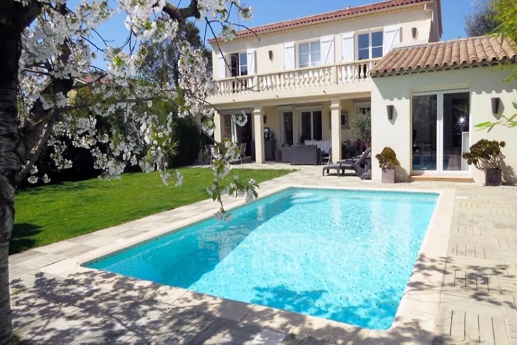 Leamalia Central Jardin Clos Piscine Et Plages Saint-Raphael  0*, Saint-Raphael (Var)